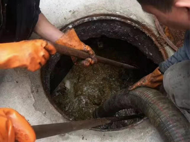 安吉清理化粪池时如何避免沼气的危害？